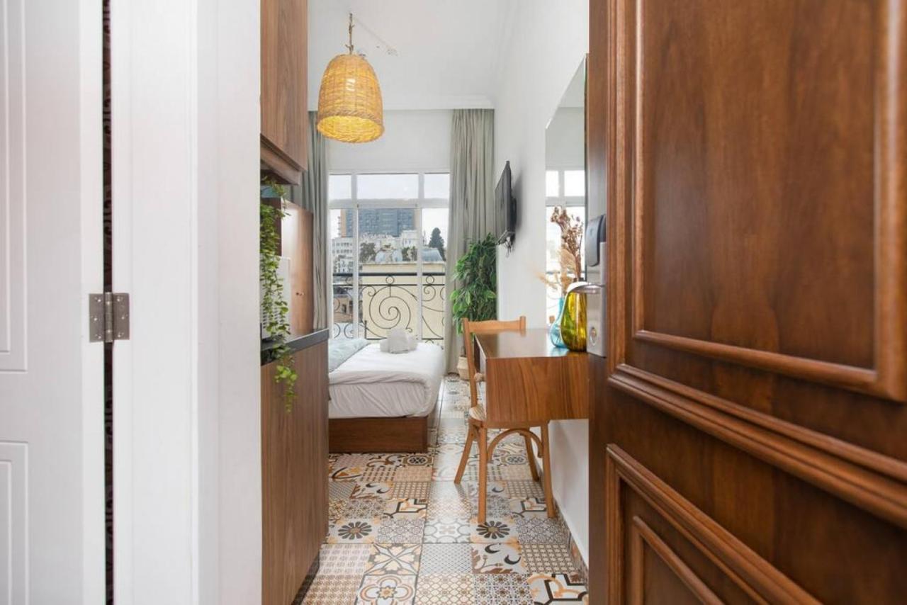 Teta Alias-501 In Mar Mikhael Apartment *